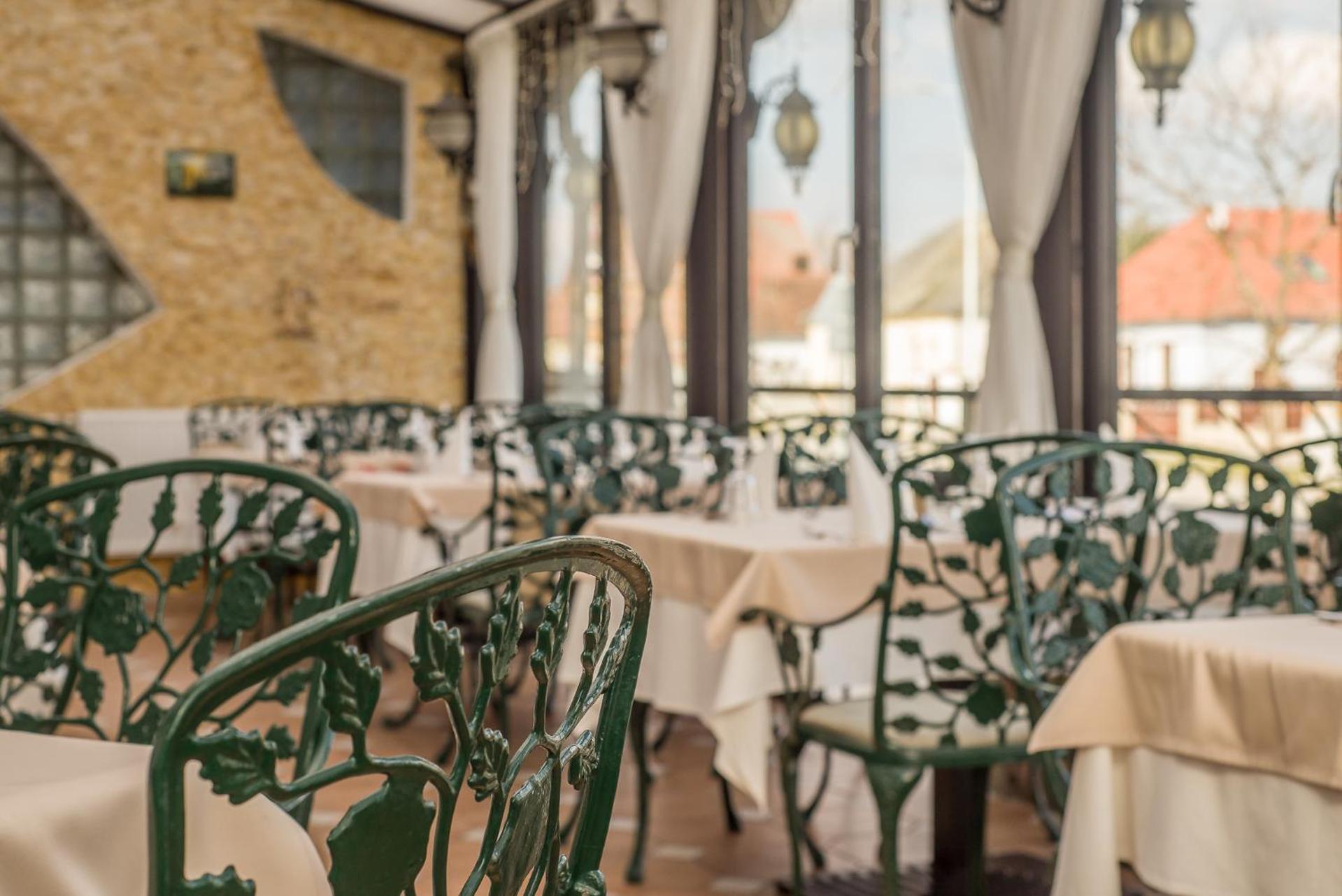 Hotel Piroska Buk Ngoại thất bức ảnh
