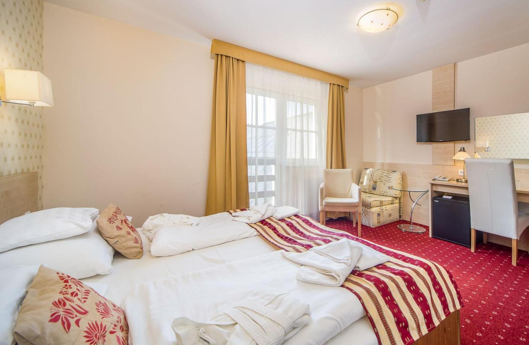Hotel Piroska Buk Ngoại thất bức ảnh